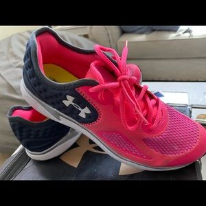 Size 9 under Armour shoes